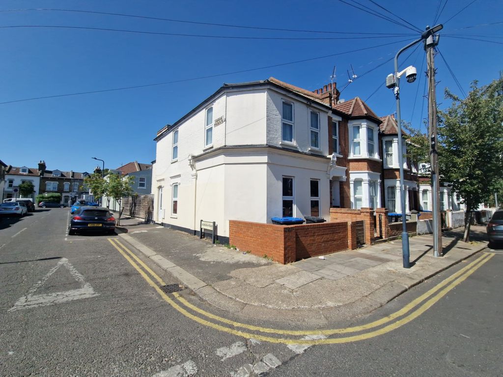Property photo 1 of 17 5 Bedroom End-Terrace House - Burns Road, Nw10