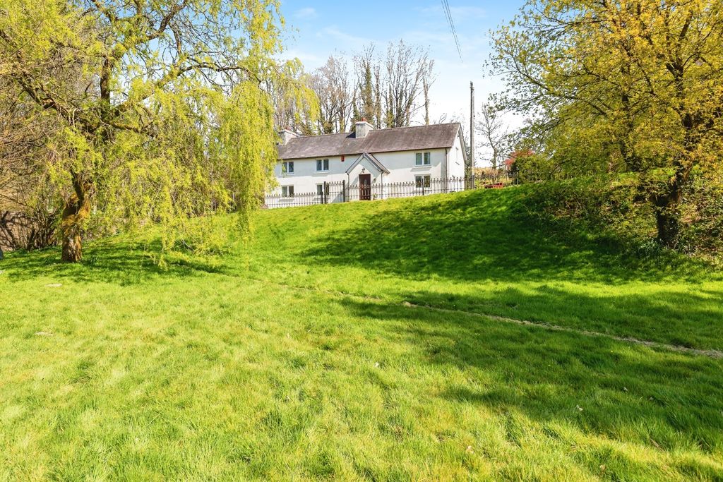 Property photo 2 of 17 Photo