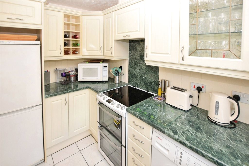 Property photo 3 of 14 Kitchen