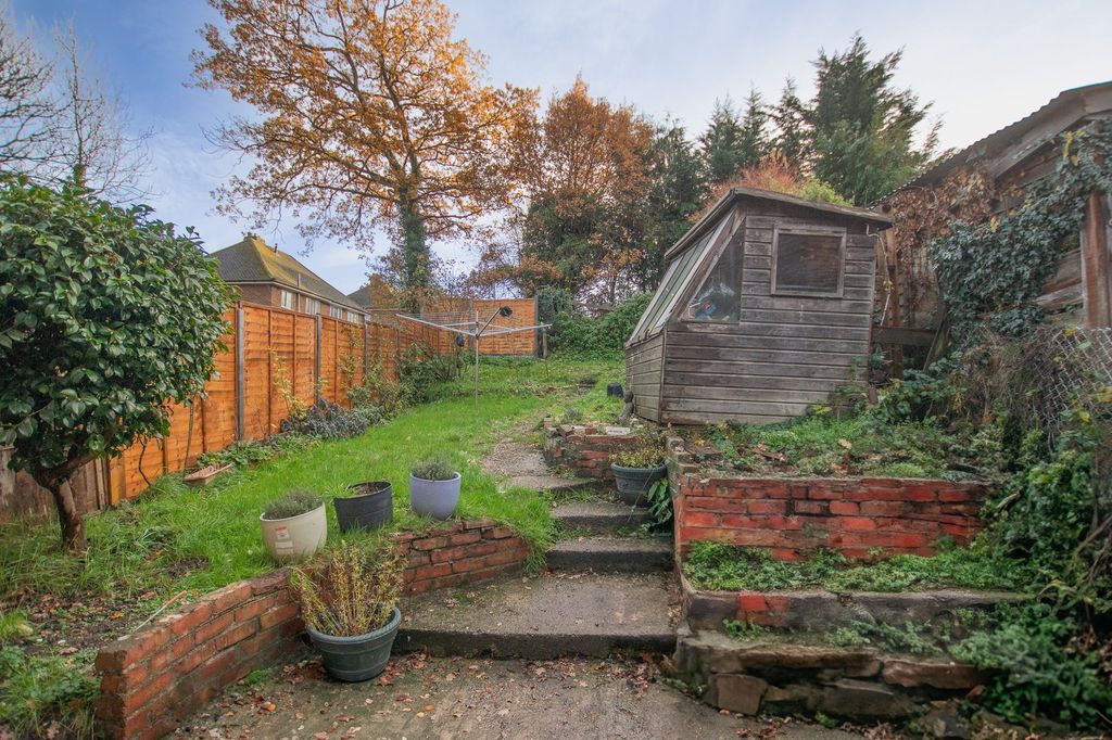 Property photo 2 of 12 Garden