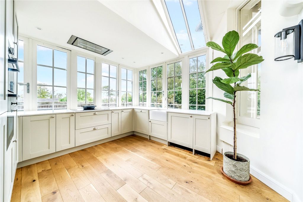 Property photo 2 of 9 Kitchen