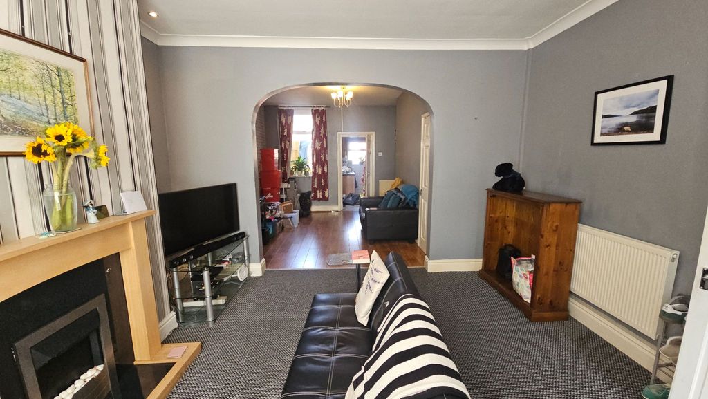 Property photo 1 of 8 Lounge