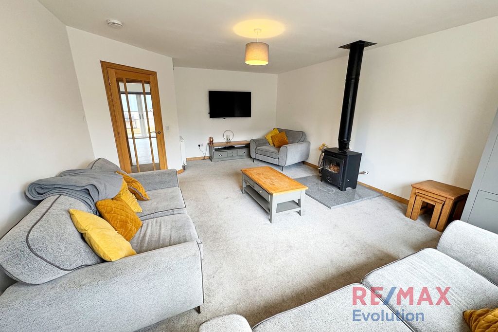 Property photo 2 of 21 Lounge