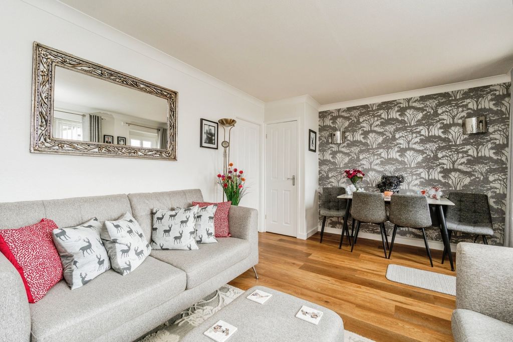 Property photo 3 of 12 Pbox-Img.Jpg