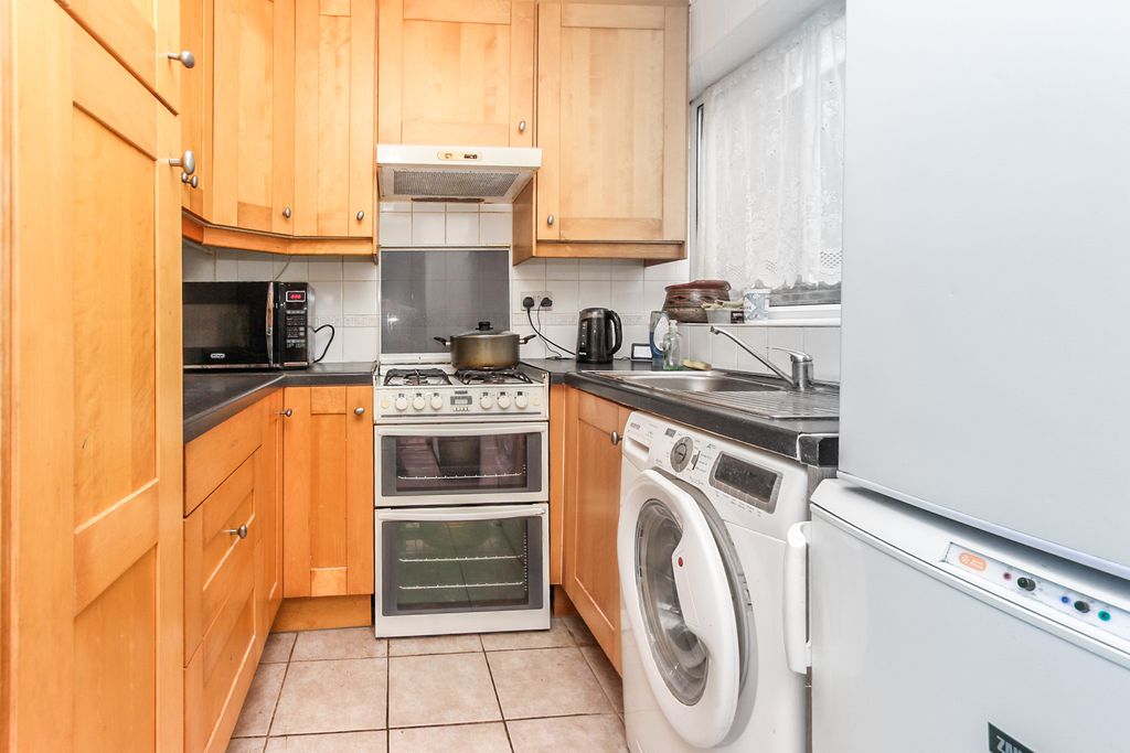 Property photo 3 of 12 Kitchen