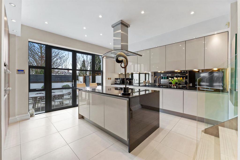 Property photo 3 of 46 Image 3