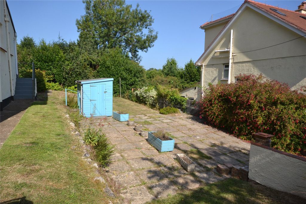 Property photo 2 of 11 Garden &amp; Parking