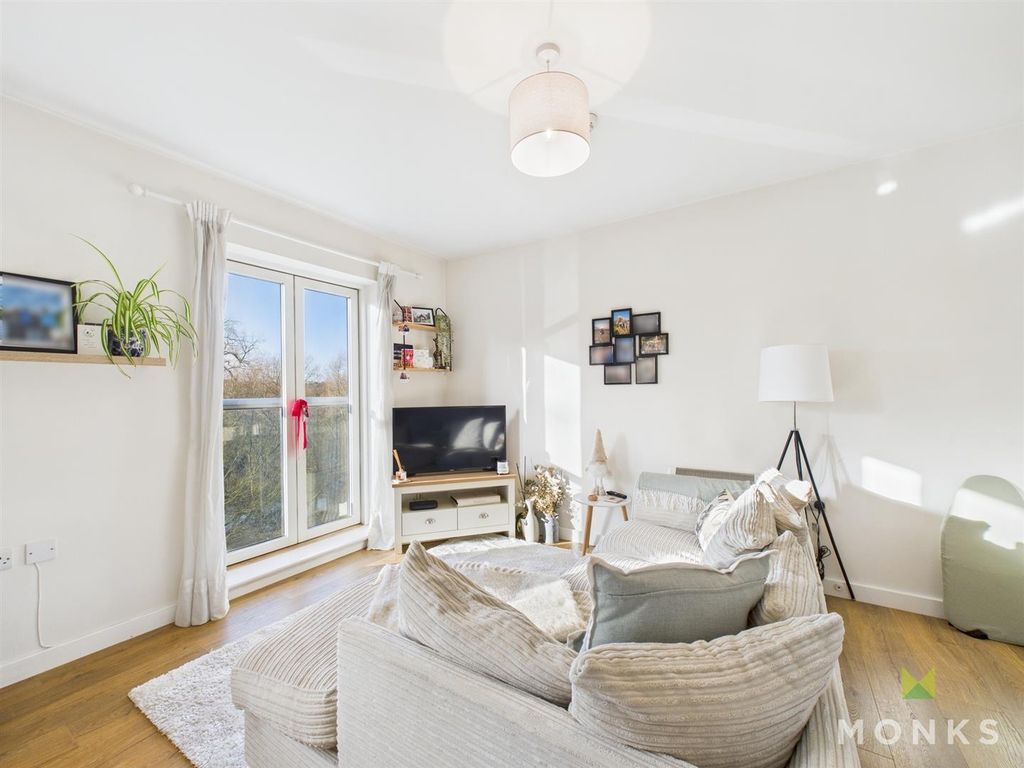 Property photo 2 of 11 Cam05160G0-Pr0040-Still006.Jpg