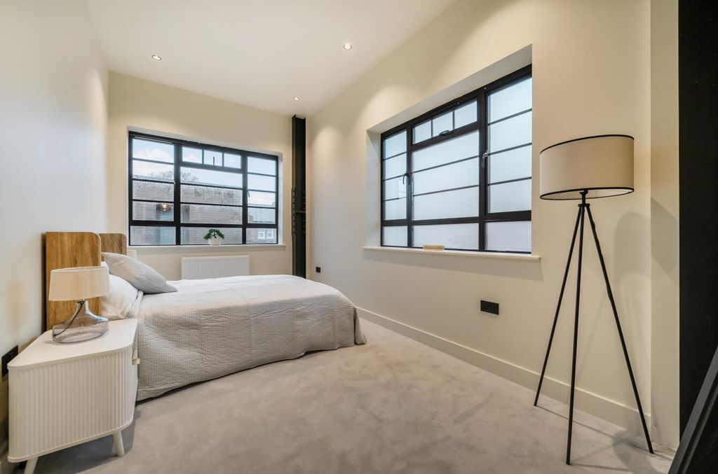 Property photo 3 of 12 Bedroom 1A.Jpg