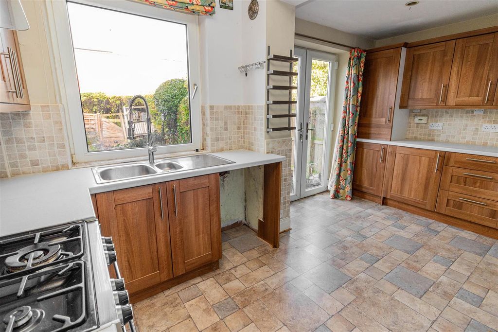 Property photo 3 of 13 Kitchen
