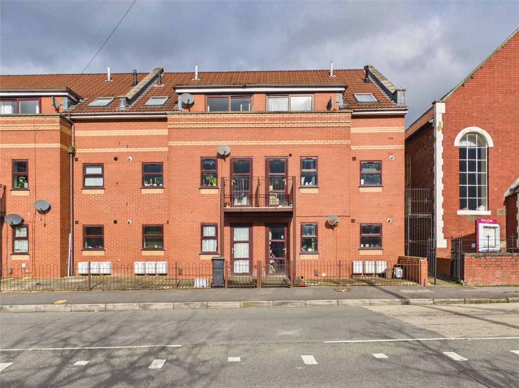 Property photo 2 of 14 Picture No. 18