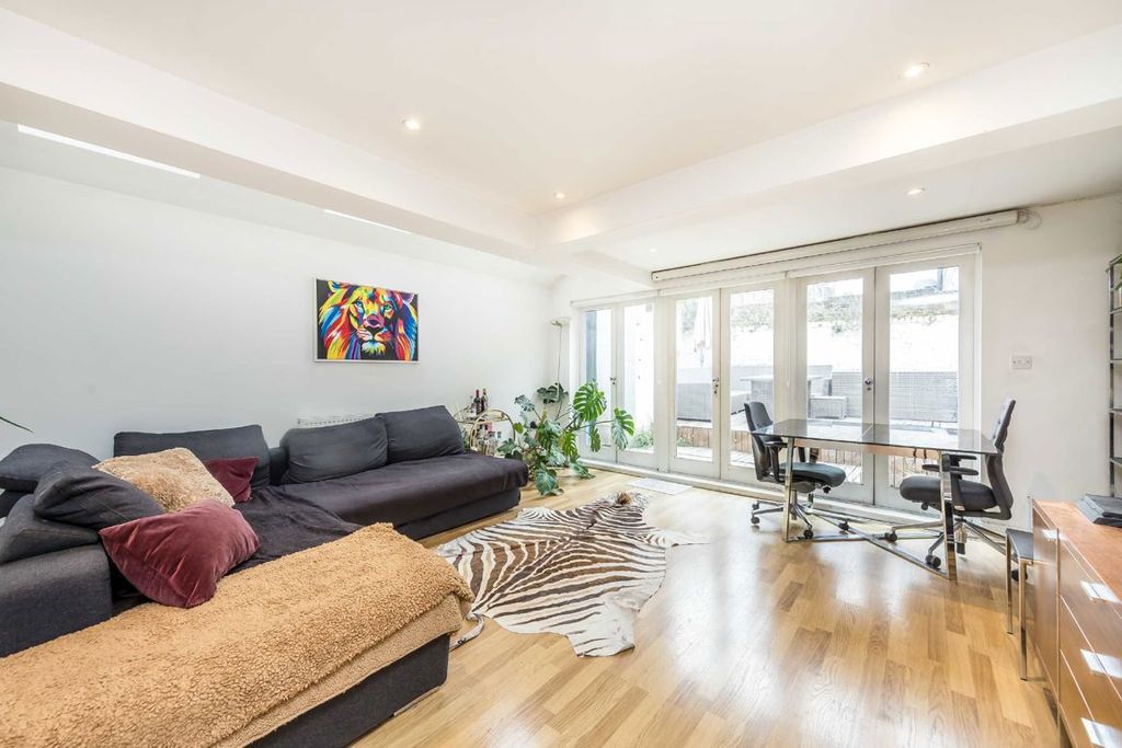Property photo 1 of 5