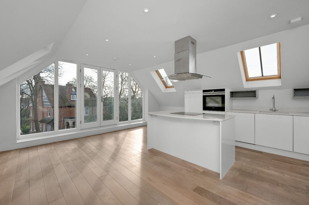 Property photo 2 of 13 Kitchen/Reception