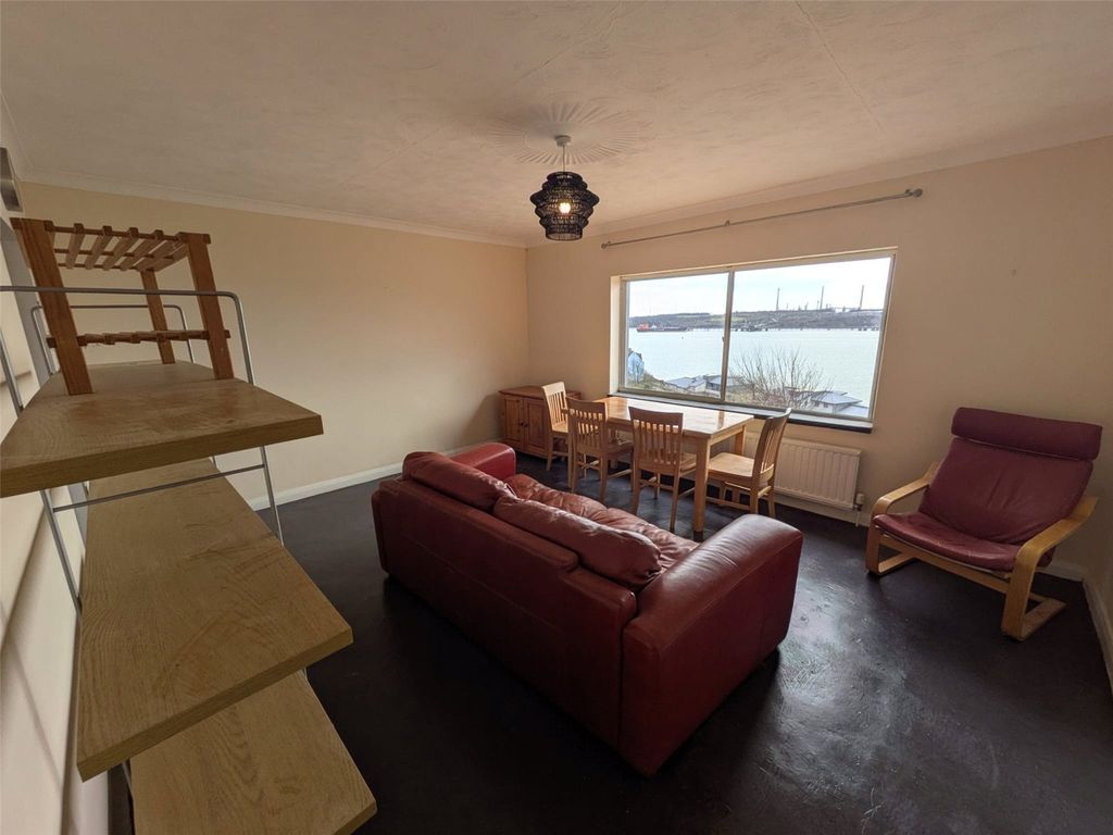 Additional image 7 of 2 bed flat to rentFlat 3, Lansdowne Court, Hamilton Terrace, Milford Haven, Pembrokeshire SA73