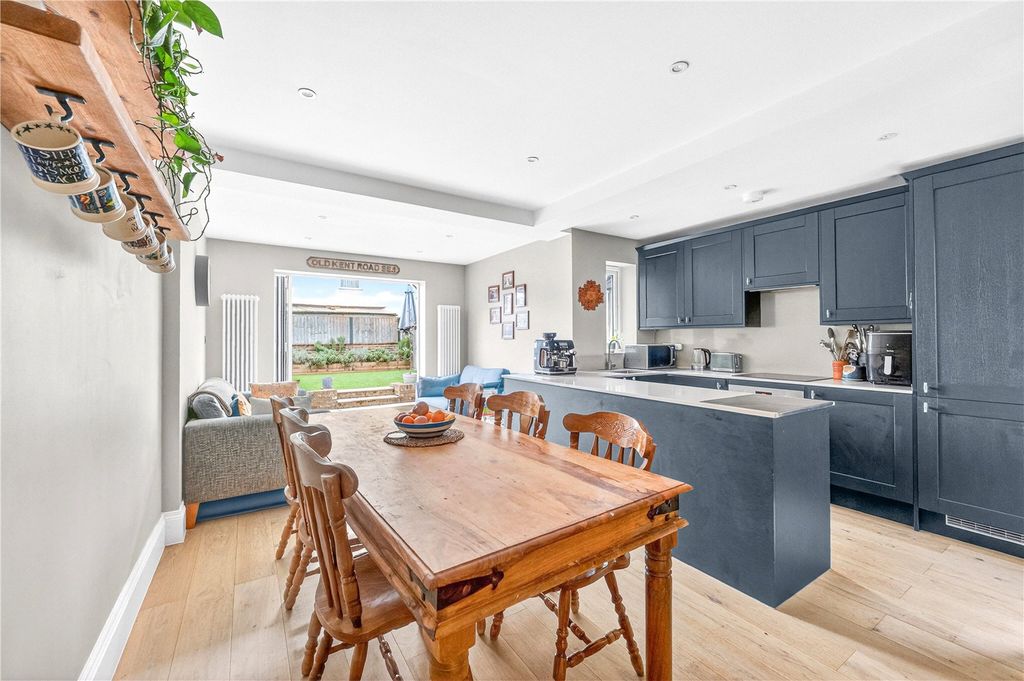 Property photo 2 of 17 Picture No. 16