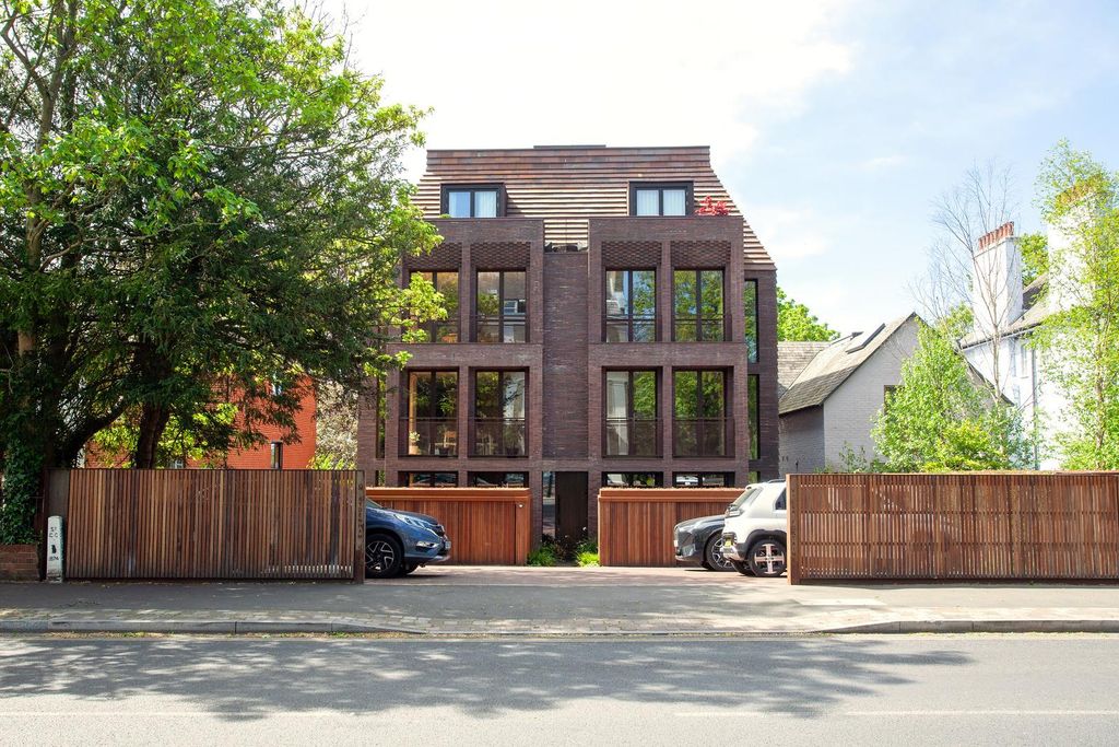 Property photo 2 of 27