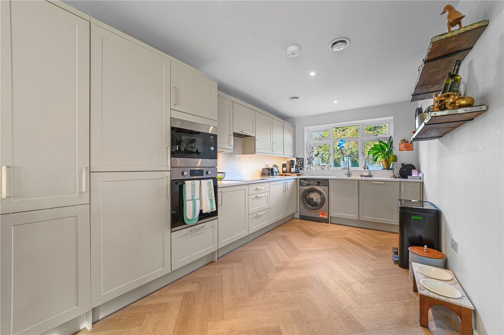 Property photo 2 of 23 Picture No. 18