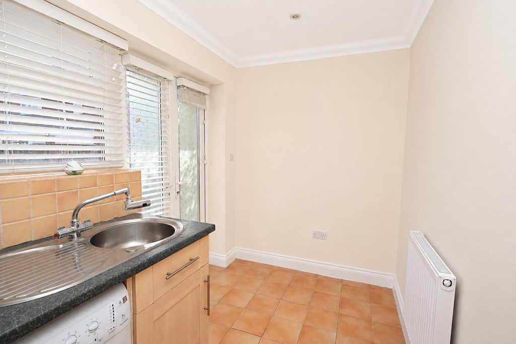 Property photo 3 of 13 Kitchen