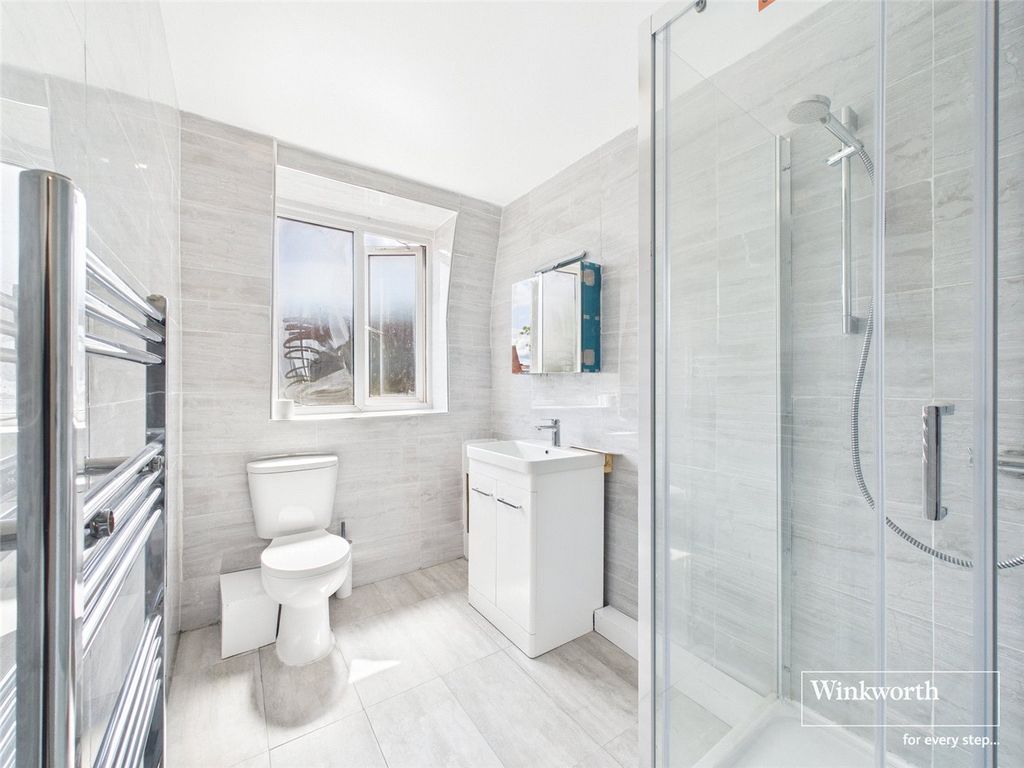 Property photo 3 of 9 Bathroom