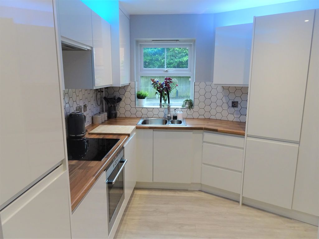 Property photo 1 of 12 Kitchen