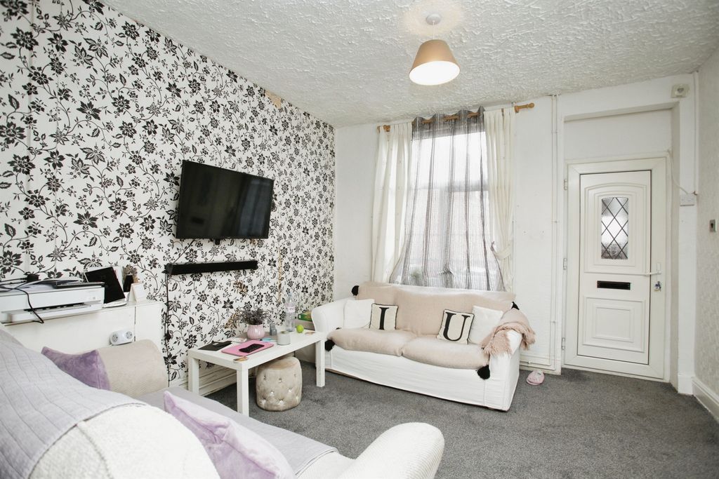 Property photo 2 of 12