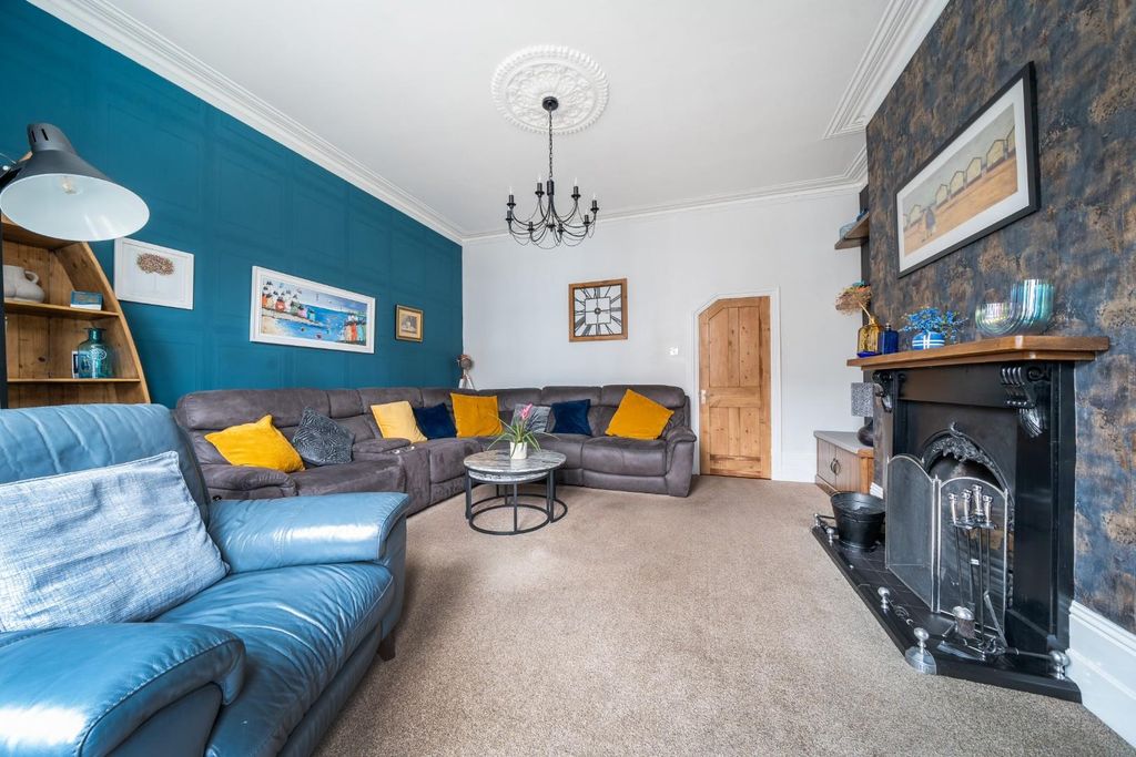 Property photo 3 of 24 1436790-23-69d52E9B68400.Jpg