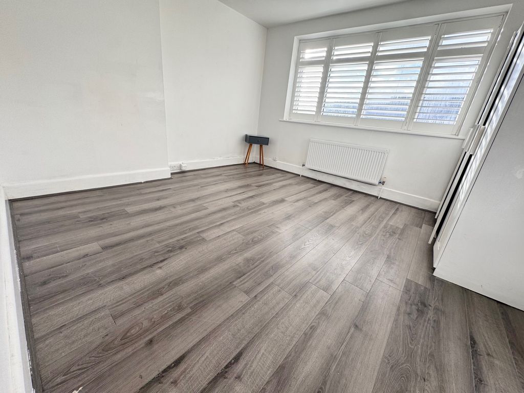 Property photo 1 of 9 Image