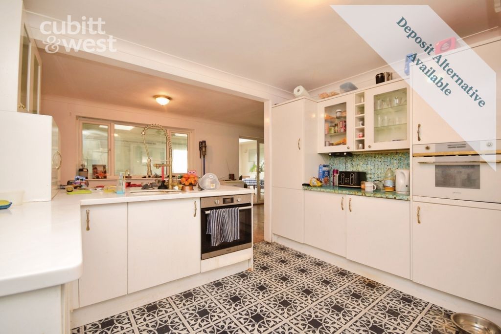 Property photo 3 of 16 Kitchen