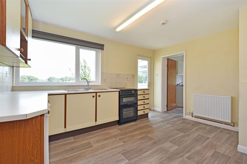 Property photo 3 of 31 Ph5_6288857.Jpg