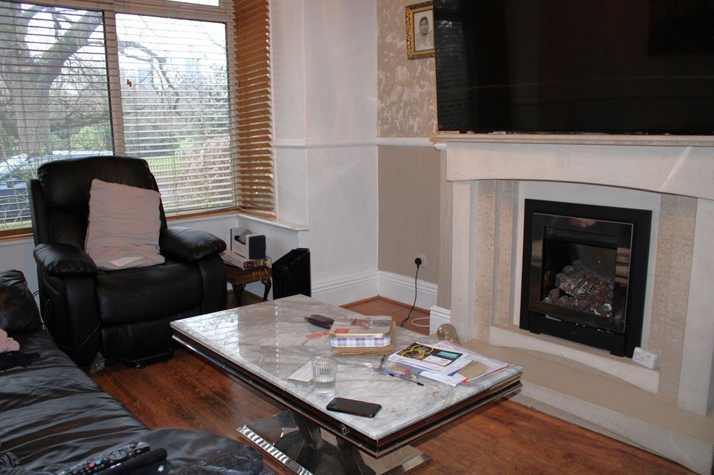 Property photo 3 of 13 Reception 1