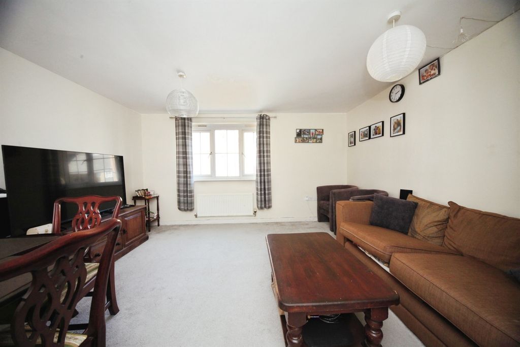 Property photo 2 of 8