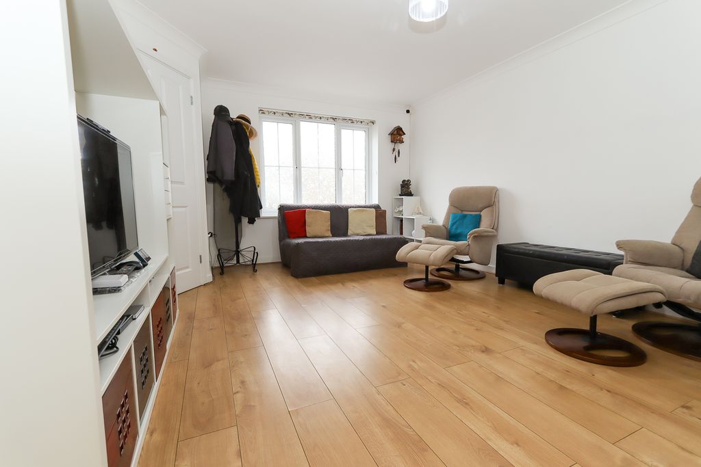 Property photo 3 of 8