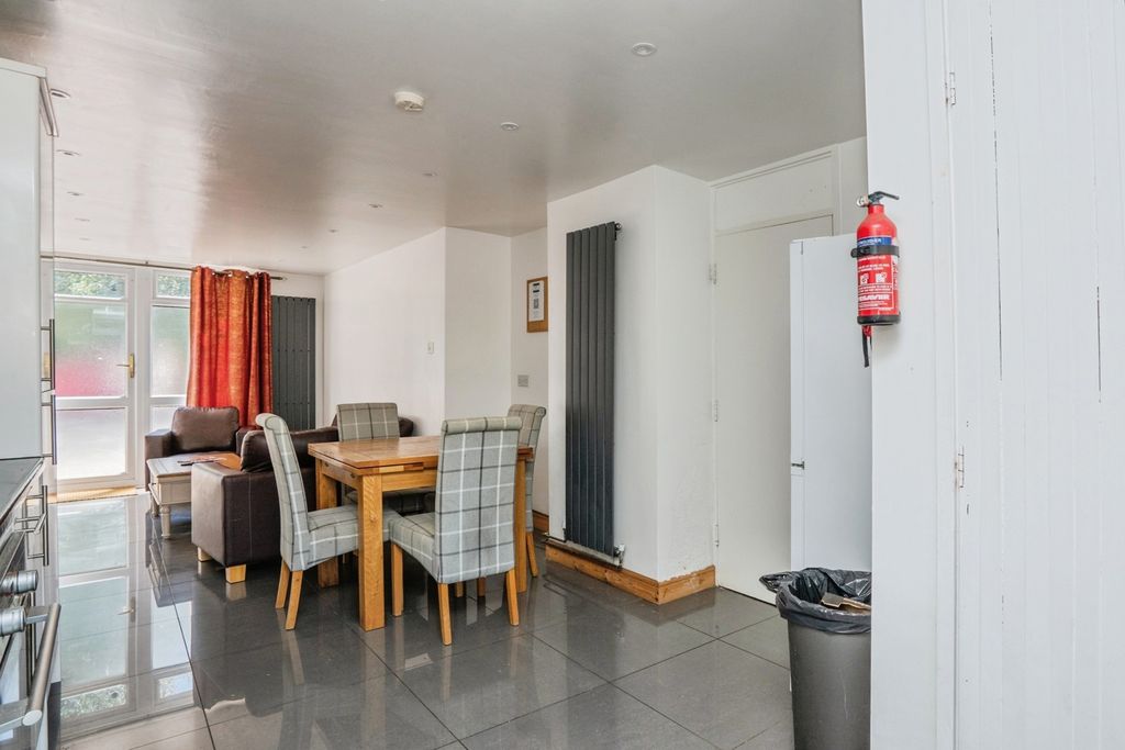 Property photo 3 of 17 Pbox-Img.Jpg