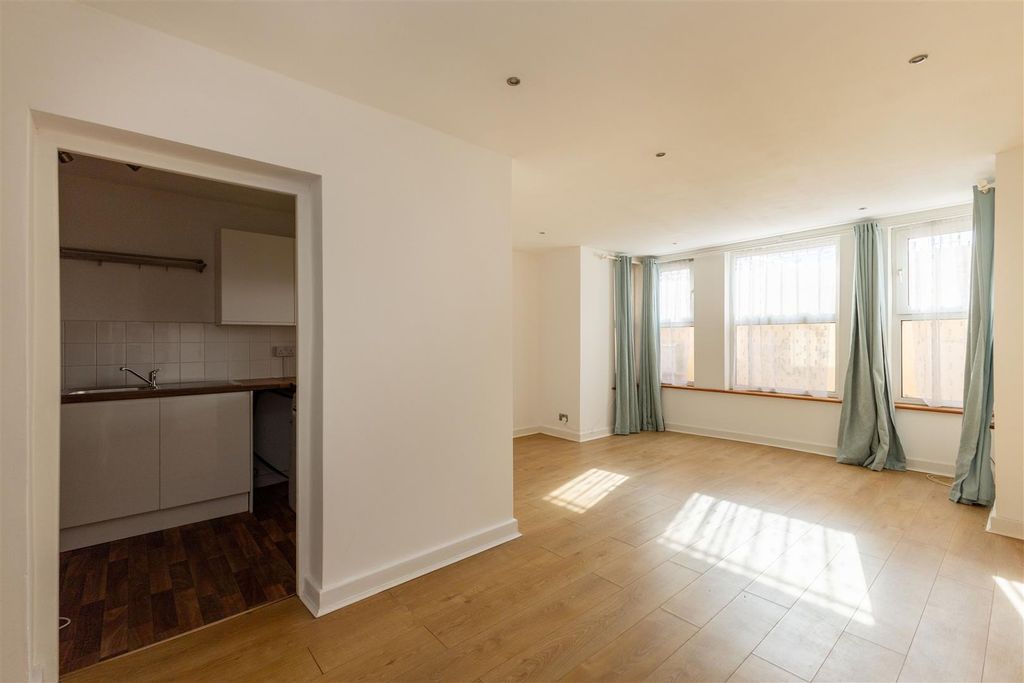 Property photo 3 of 13 Living Space
