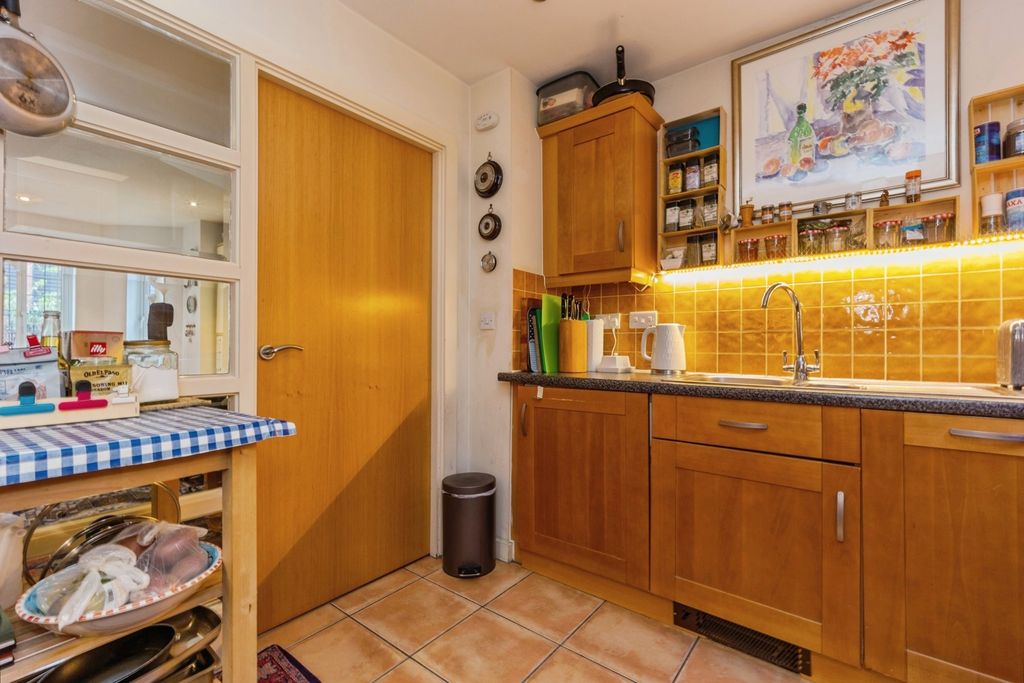 Property photo 3 of 18 Pbox-Img.Jpg