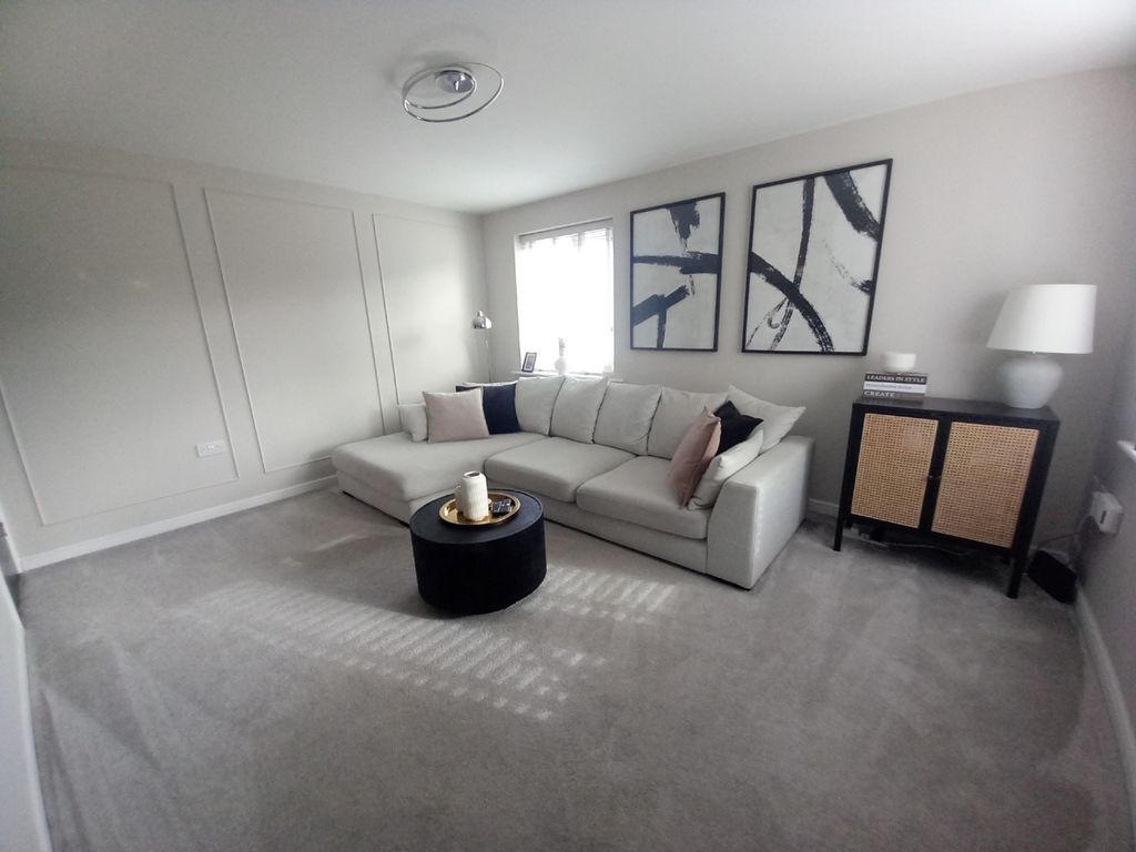 Property photo 2 of 22 Lounge