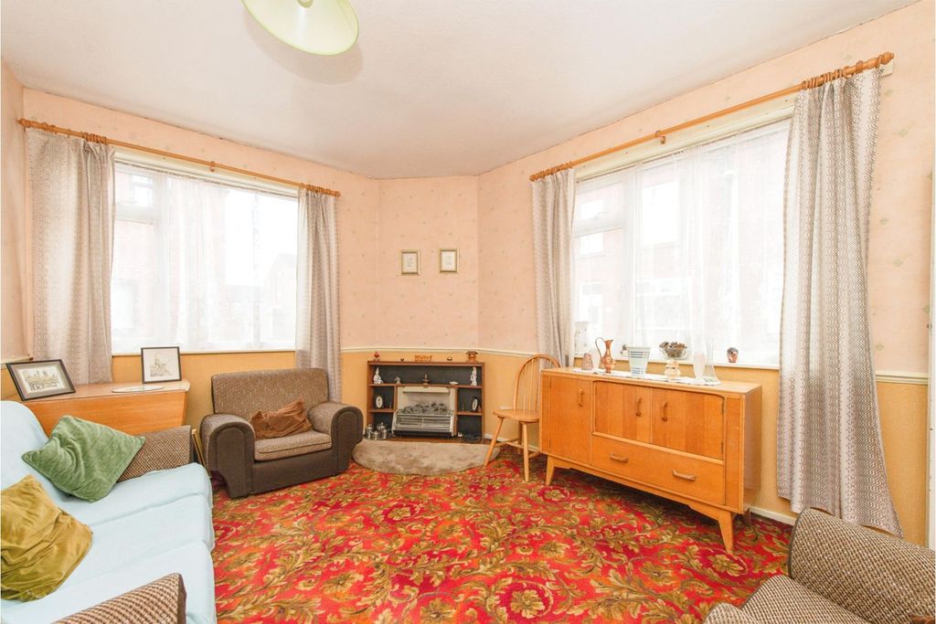 Property photo 2 of 15 Lounge