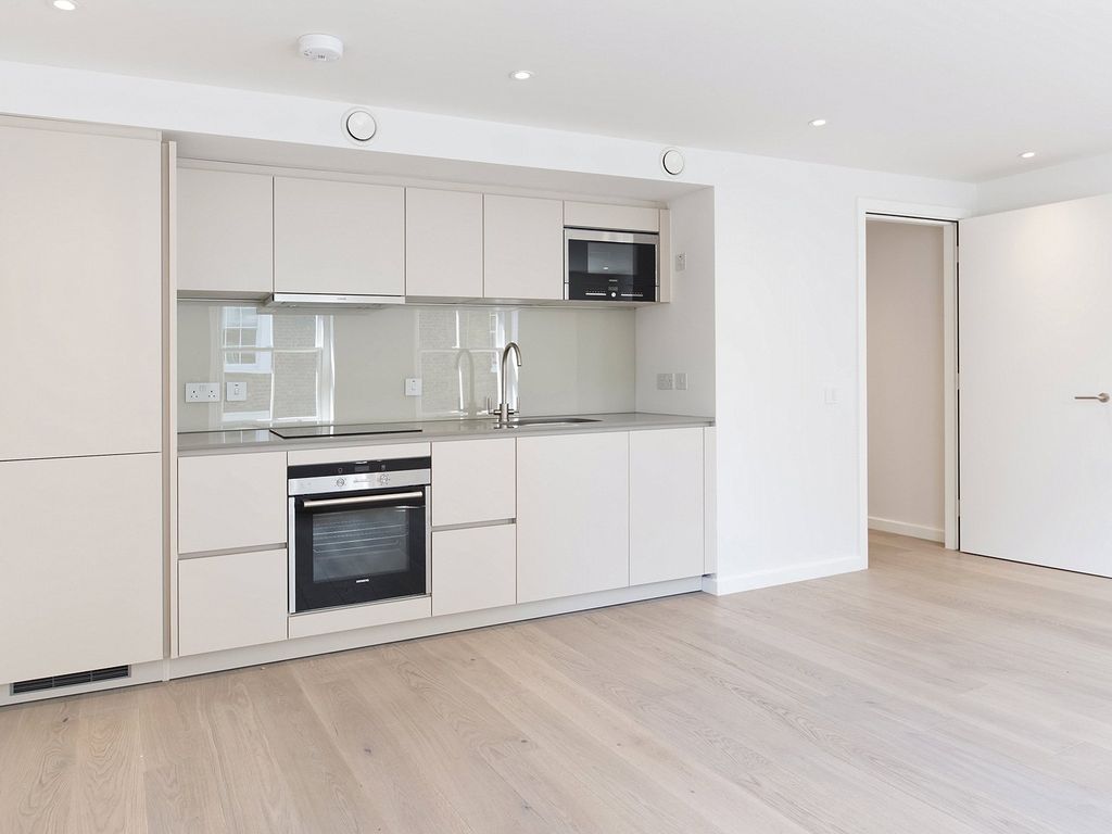 Property photo 2 of 11 Fouberts Place