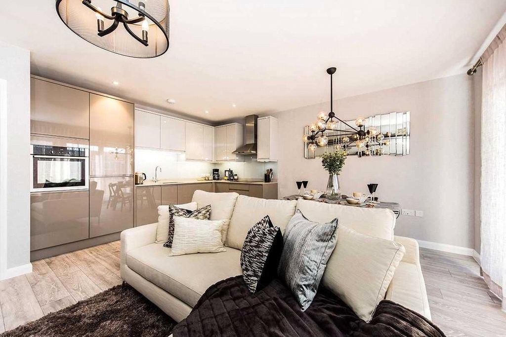 Property photo 2 of 8 Openplan Main Area