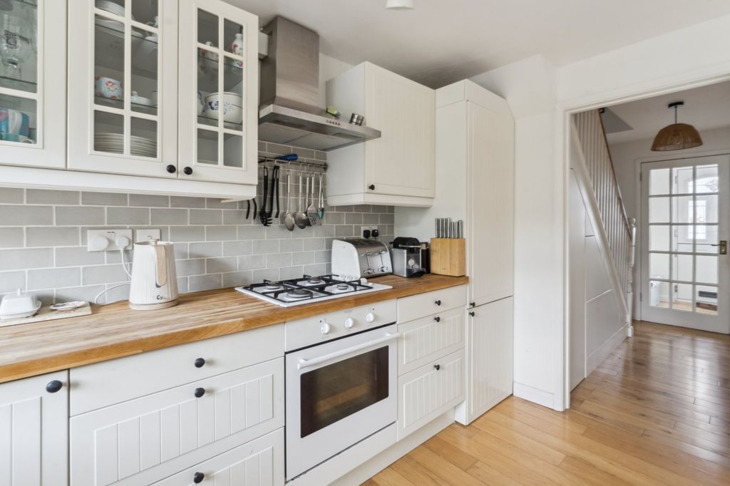 Property photo 2 of 25 Kitchen