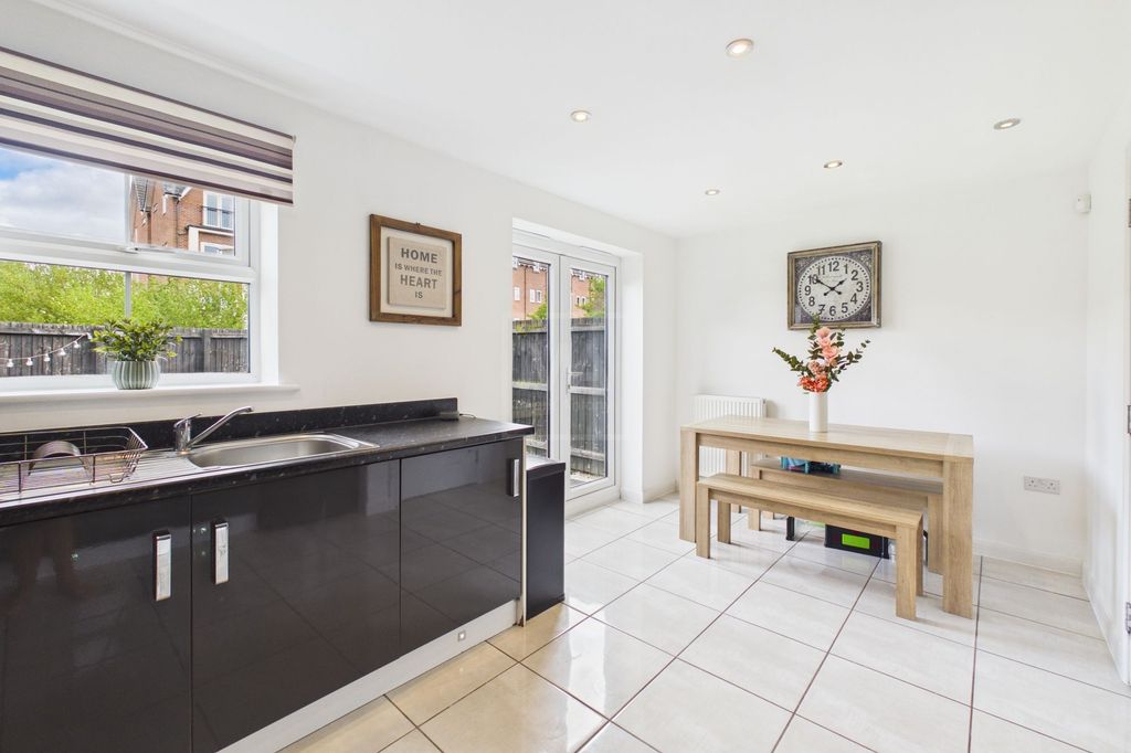 Property photo 3 of 14 Kitchen Diner