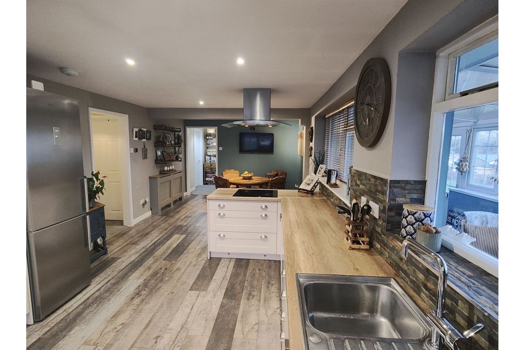 Property photo 2 of 14 Kitchen/Diner