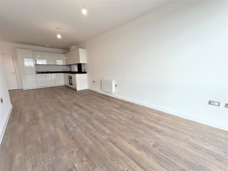 Property photo 3 of 9 Photo 6