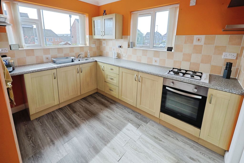 Property photo 3 of 12 Pbox-Img.Jpg