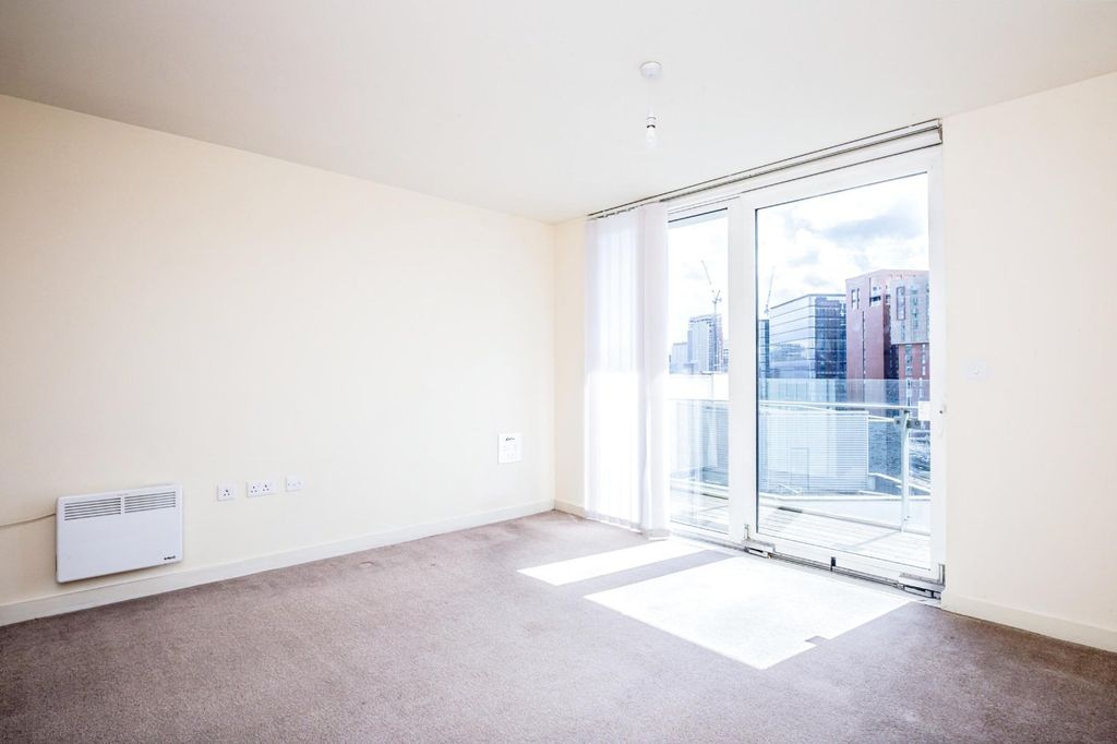 Property photo 3 of 8 Picture No. 10