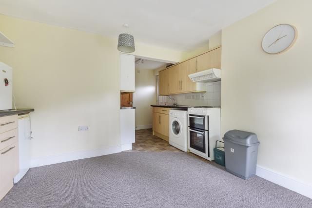 Property photo 3 of 10 Kitchen