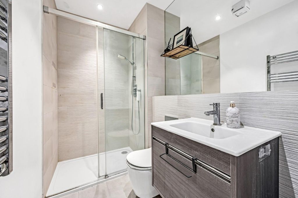 Property photo 2 of 8 Flat 78, 5 Devonhurst Place-9.Jpg