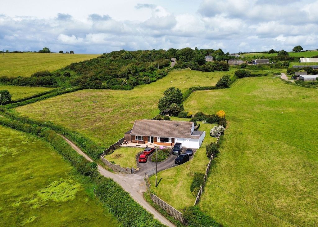 Property photo 3 of 33