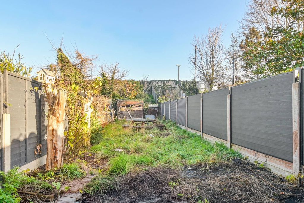 Property photo 1 of 2