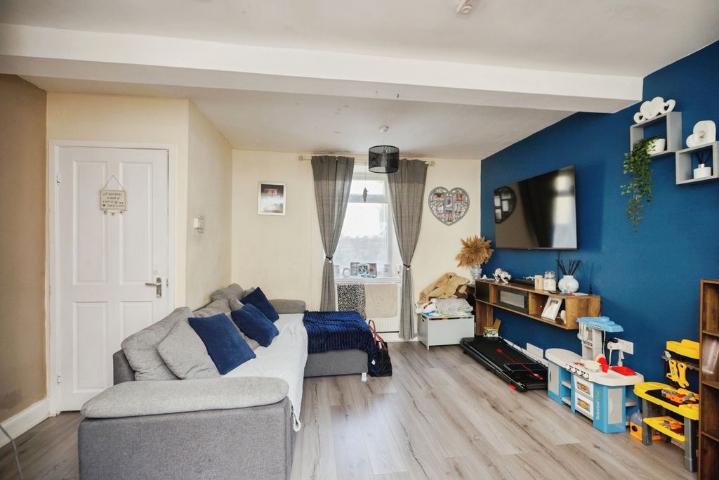 Property photo 2 of 17 Pbox-Img.Jpg